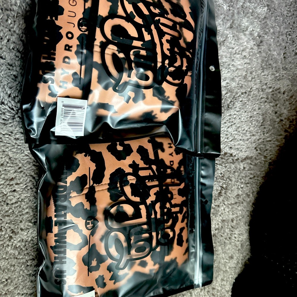 Brand new hydrojug pro sleeve, leopard print